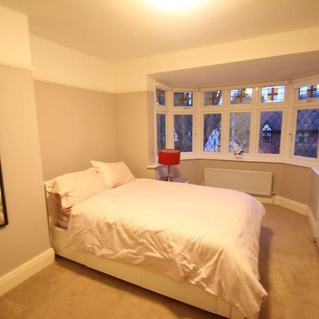 Oak Tree Villa London Exterior photo