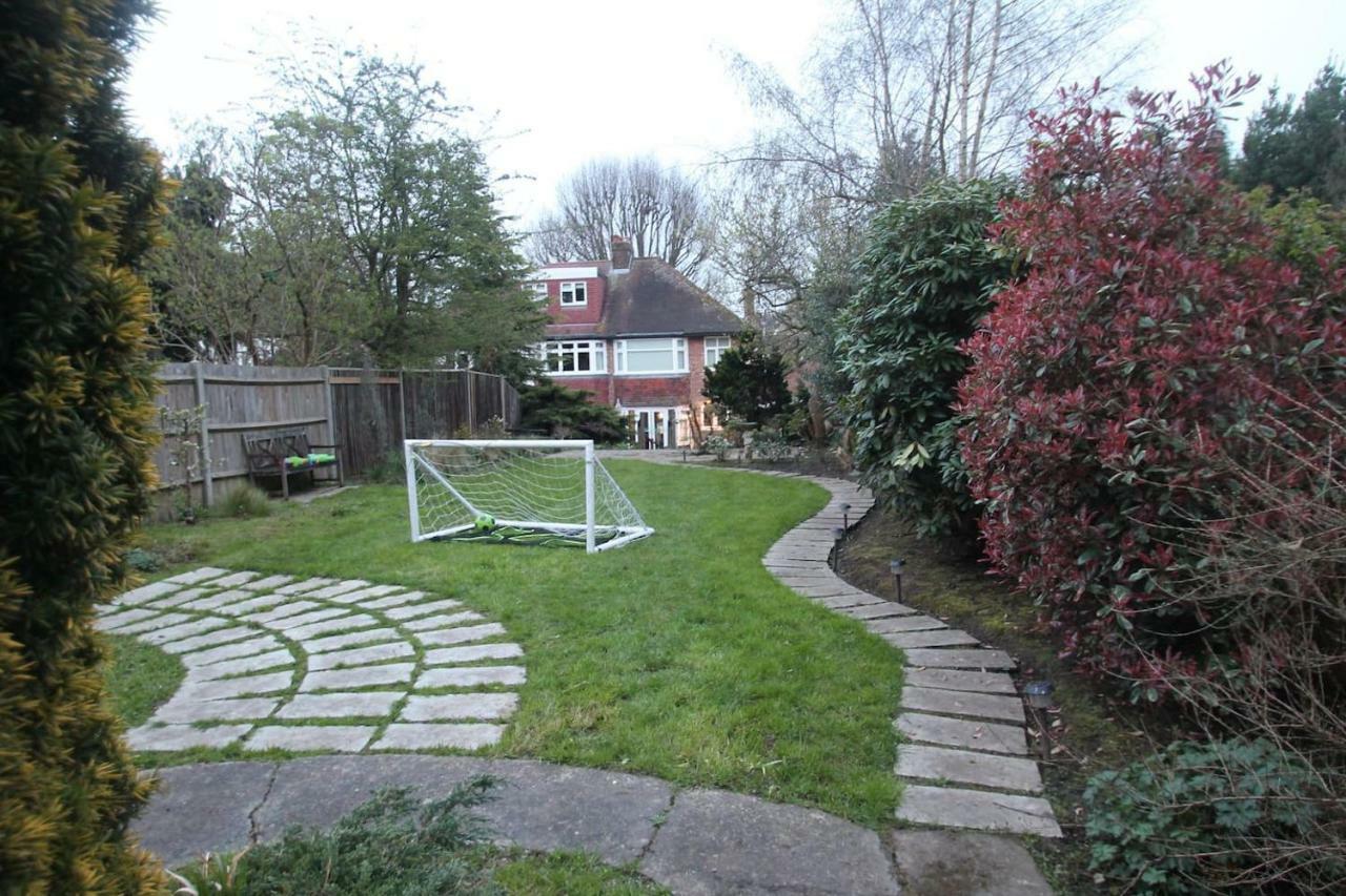 Oak Tree Villa London Exterior photo