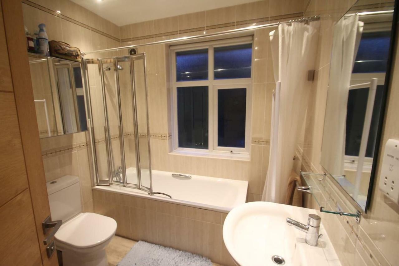 Oak Tree Villa London Exterior photo