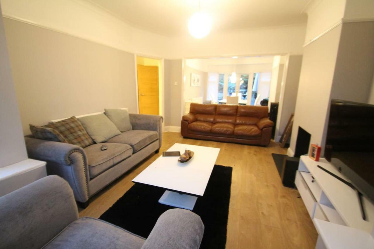 Oak Tree Villa London Exterior photo